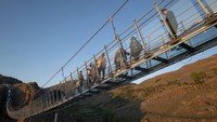Biaya yang dikeluarkan untuk pembangunan jembatan gantung ini pun tak sedikit, setidaknya pemerintah telah mengalokasikan USD 40 juta untuk proyek tersebut.