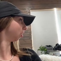 Izzy Sehon asal AS lahir dengan bagian rahang yang berbeda. Selain mempengaruhi cara bicara dan menyebabkan rasa sakit, bentuk wajahnya itu juga membuat Izzy tersiksa karena diejek teman-teman. Foto: Dok. TikTok