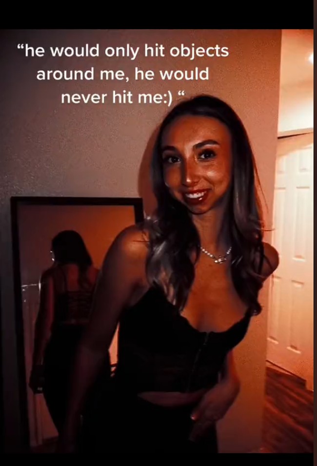 Wanita bernama Izzy Sehon menunjukkan perubahan wajahnya setelah operasi rahang. Ia memutuskan untuk menjalani prosedur tersebut karena sering di-bully bahkan dibilang mirip tupai. Foto: Dok. TikTok