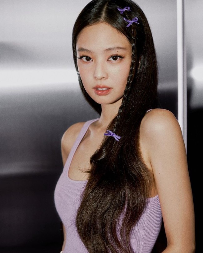 Koleksi capsule Jennie for Calvin Klein resmi dirilis pada 10 Mei. Untuk merayakannya, digelar sebuah acara yang dipandu langsung oleh Jennie BLACKPINK. Foto: Instagram
