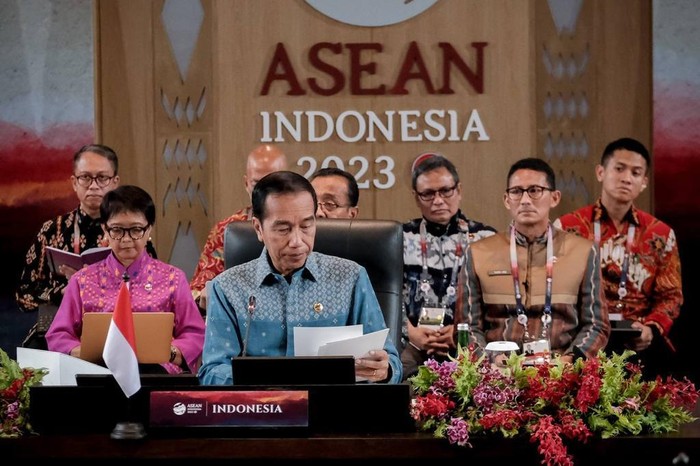 Jokowi, Retno Marsudi, dan Sandiaga Uno di KTT ASEAN