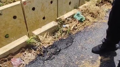 Penampakan Aspal Jalan di Medan yang Terkelupas Diinjak Kadis Bina Marga