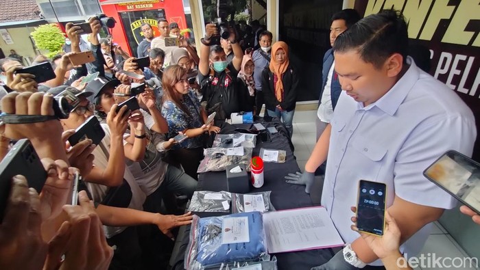Kasat Reskrim Polres Pelabuhan Tanjung Perak Surabaya AKP Arief Ryzki Wicaksana