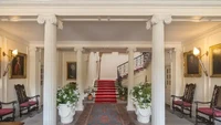 Kastil ini punya 16 kamar tidur, lalu taman yang luas dan indah. Foto: Dok. Savills Real Estate