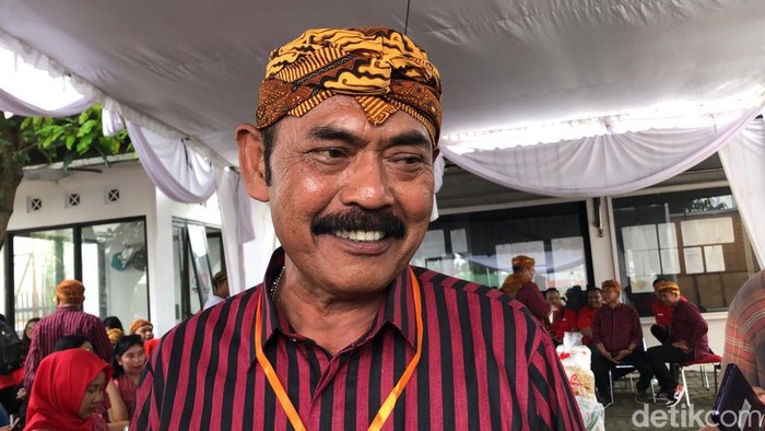 Ketua DPC PDIP Kota Solo, FX Hadi Rudyatmo, di Kantor KPU Solo, Kamis (11/5/2023).