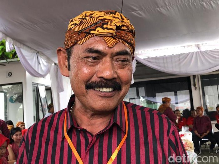 Ketua DPC PDIP Kota Solo, FX Hadi Rudyatmo, di Kantor KPU Solo, Kamis (11/5/2023).