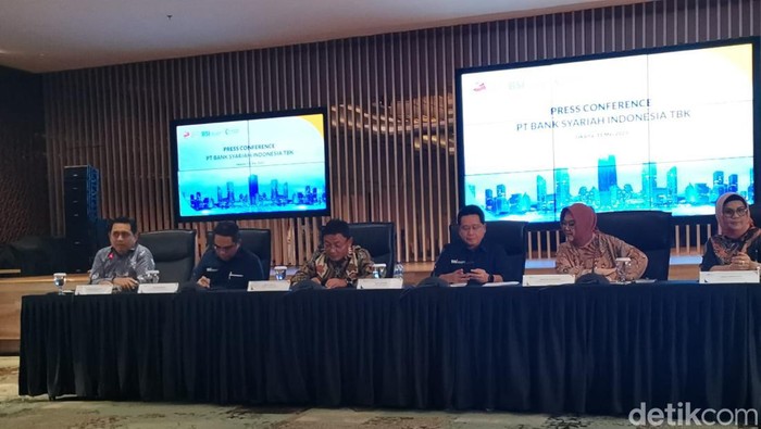 PT Bank Syariah Indonesia Tbk mencatatkan kinerja positif pada kuartal I-2023. BSI mengantongi laba bersih Rp 1,46 triliun atau naik 47,65% secara tahunan atau year-on-year (yoy).