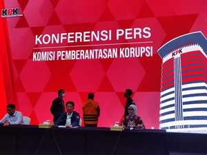 Duit Korupsi Dipakai 2 Tersangka KPK Ini Melancong dan Bayar Member Golf