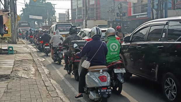 Lalin Ciputat Arah Jakarta Padat Merayap