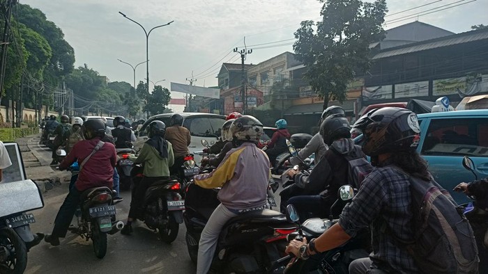 Lalin Ciputat Arah Jakarta Padat Merayap