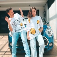 Dalam foto-foto yang diunggah terlihat jika Laura dan Antonio Dedola memang tampaknya cukup dekat. Bahkan kini di akun Instagram pribadinya Laura hanya mem-follow akun Instagram Antonio Dedola, tidak demikian dengan akun Instagram Nikita Mirzani. Foto: Instagram/@toni.dedola