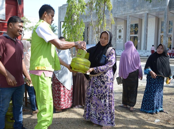 LPG 3 kg dijual Rp 18 ribu di operasi pasar yang digelar di wilayah Aceh Besar
