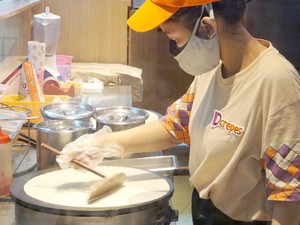 Luka Bakar di Tangan Pegawai DCrepes hingga Penjual Nasi Pecel Cantik