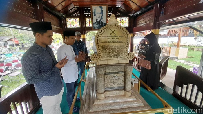 Makam Cut Nyak Dhien di Sumedang.