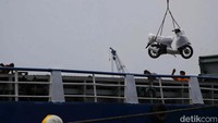 AISI mengatakan, selain dicabutnya kebijakan PPKM oleh Pemerintah, faktor lainnya yang mendorong memperkuat penjualan sepeda motor tahun ini adalah ekonomi domestik yang mulai menggeliat.