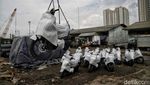 Melihat Bongkar Muat Motor Saat Banjir Rob di Pelabuhan Sunda Kelapa