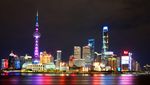 Memandang Gemerlap Kota Shanghai di Malam Hari