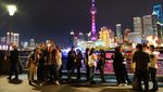 Memandang Gemerlap Kota Shanghai di Malam Hari