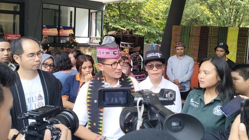 Menparekraf Sandiaga Uno mengeklaim belanja delegasi KTT ASEAN lewat UMKM mencapai Rp 15 miliar.