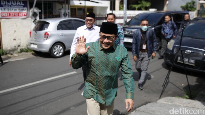 Ketum PKB Muhaimin Iskandar atau Cak Imin mengunjungi kediaman Wakil Presiden (Wapres) RI ke-9 Hamzah Haz pagi ini, Kamis (11/5/2023). Pertemuan itu digelar di kediaman Hamzah Haz di Jalan Tegalan, Matraman, Jakarta Timur.