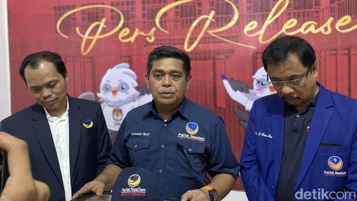 NasDem Pinrang mendaftarkan bacalegnya ke KPU.