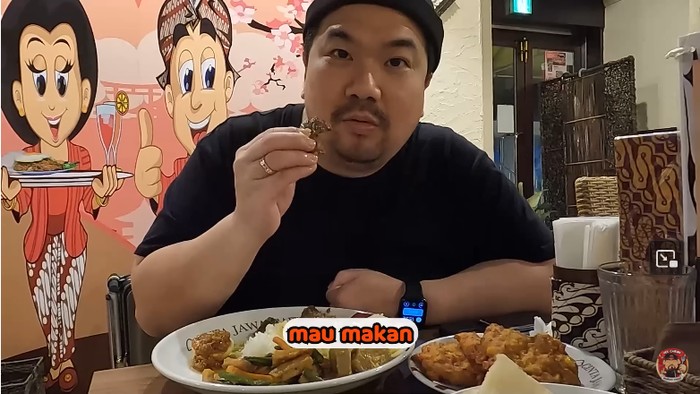 Nex Carlos cicip nasi Padang di Jepang