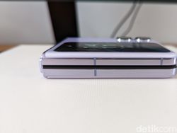 Unboxing Oppo Find N2 Flip yang Layar Eksternalnya Luas Banget