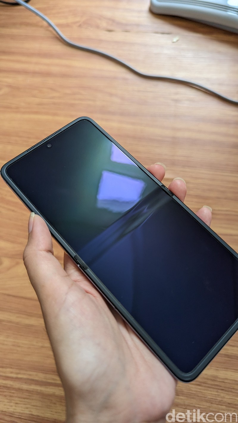 Unboxing Oppo Find N2 Flip