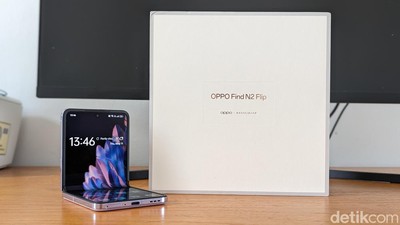 Unboxing Oppo Find N2 Flip yang Layar Eksternalnya Luas Banget