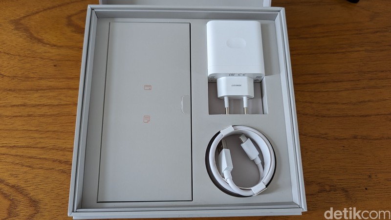 Unboxing Oppo Find N2 Flip