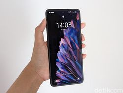 Unboxing Oppo Find N2 Flip yang Layar Eksternalnya Luas Banget