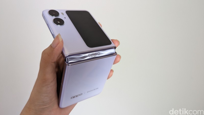 Unboxing Oppo Find N2 Flip