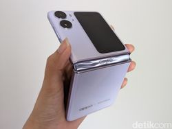 Unboxing Oppo Find N2 Flip yang Layar Eksternalnya Luas Banget