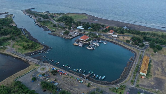 Pantai Boom Marina Banyuwangi