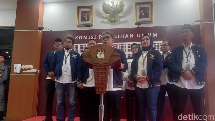 Partai Garuda mendaftarkan bakal calon legislatif 2024 ke KPU RI (Anggi/detikcom)