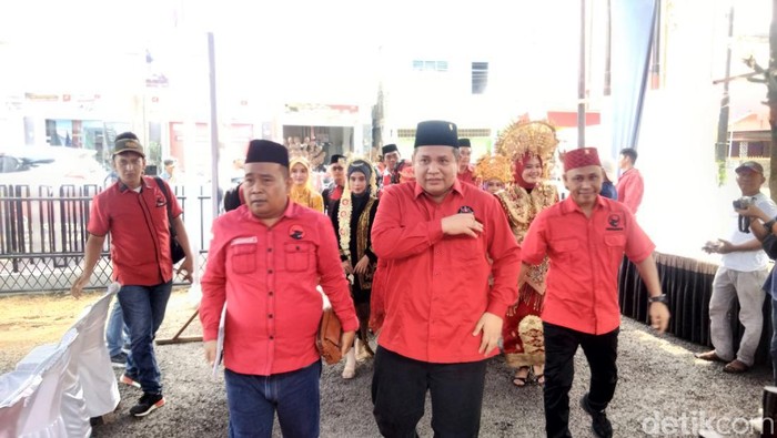 PDI Perjuangan parpol pertama di Asahan yang daftarkan caleg ke KPU. (Perdana Ramadhan / detikSumut).