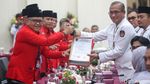 PDIP Daftarkan Bacaleg ke KPU Diiringi Parade Budaya