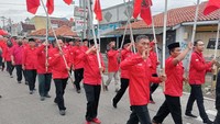 Dalam pendaftaran itu, calon legislatif PDIP dan simpatisan juga ikut meramaikan konvoi dengan berjalan kaki dari Stadion Muchtar menuju kantor (KPU) Kabupaten Pemalang.