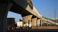 Jembatan yang dibangun Metrolinx di Highway 401 ini secara resmi memiliki panjang 249,9 meter.