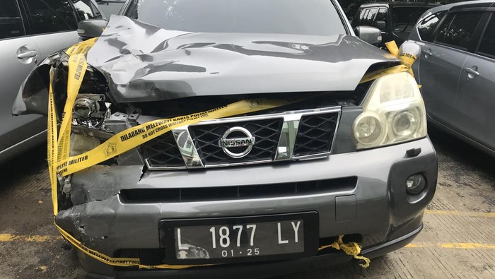 Penampakan kendaraan yang dikendarai Prada MW usai kecelakaan tabrak lari pasutri hingga tewas di Bekasi kini diamankan di Denpom Jaya.