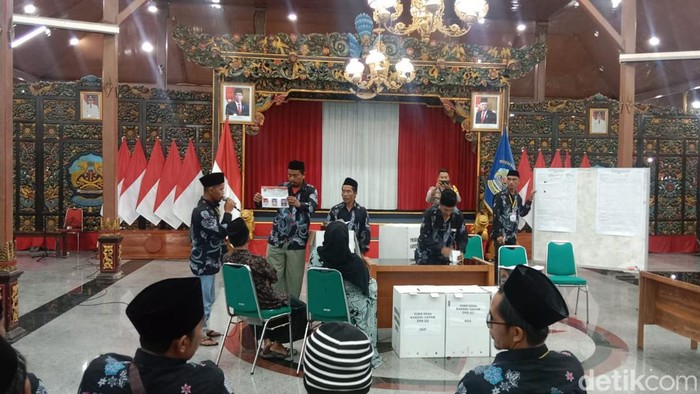 Penghitungan suara pilkades di Bangkalan dipindah ke pendopo