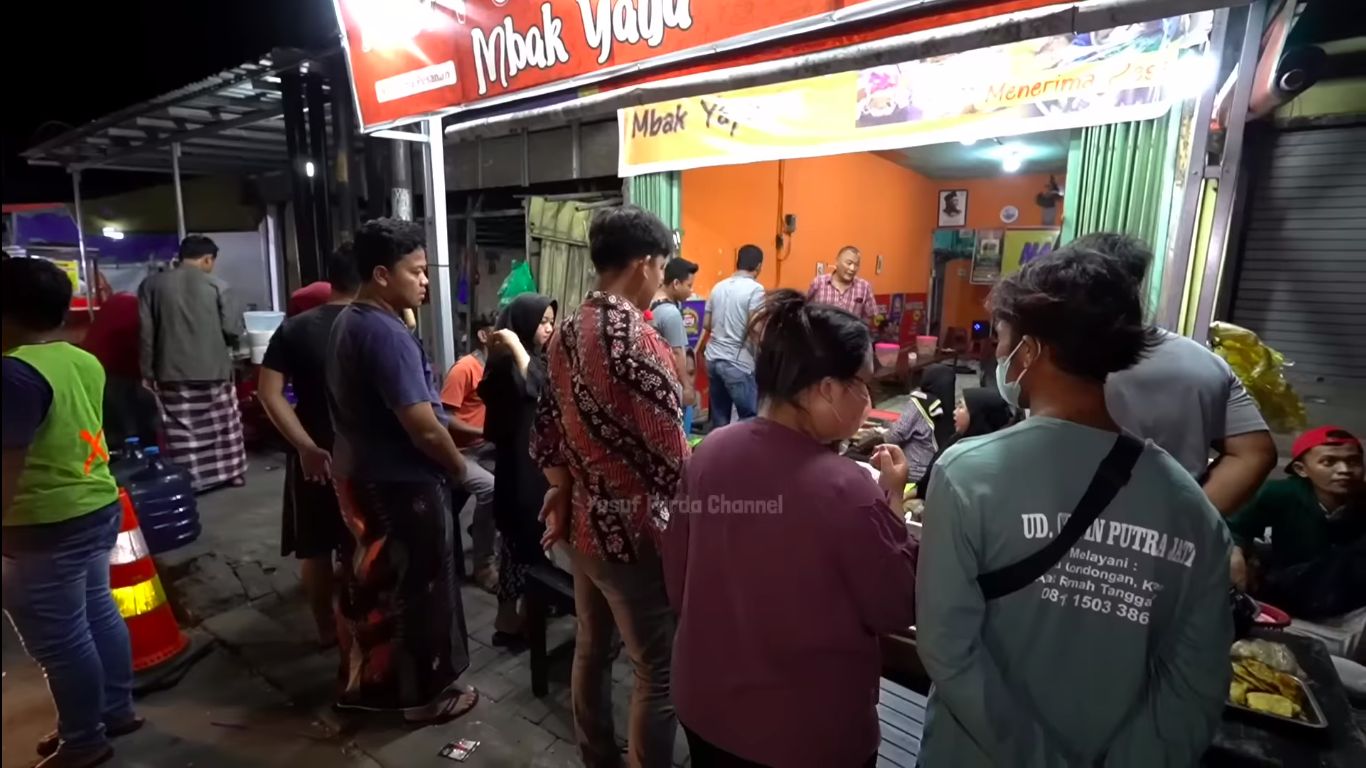 Penjual nasi pecel cantik