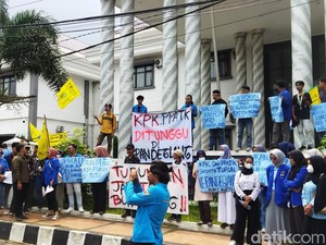 PMII Demo Lagi di Kantor Bupati Pandeglang, Minta KPK Usut Harta Rp 62,5 M