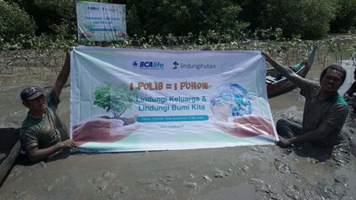 Peringati Hari Bumi, BCA Life Tanam 1.999 Pohon