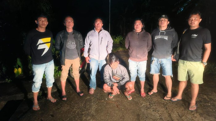 Polisi menangkap Esteady Mandoa (23) usai menganiaya seorang wanita di Tana Toraja, Sulawesi Selatan (Sulsel).