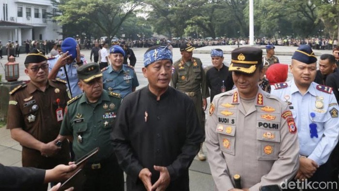 Polisi RW secara resmi jadi salah satu program Pemkot Bandung dan Polrestabes Bandung dalam meningkatkan pengamanan.