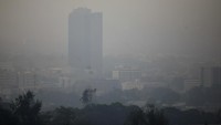 Pemerintah setempat telah memperingatkan warga untuk mengurangi kegiatan di luar rumah.  