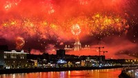 Selain pesta kembang api, Sejumlah kawasan mengadakan perayaan Hari Kemenangan Rusia dengan mengadakan konser hiburan bagi warga.  
