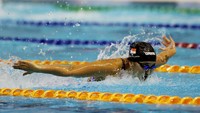 Quah Jing Wen dari Singapura beraksi pada nomor Kupu-Kupu 100m putri. REUTERS/Chalinee Thirasupa  