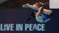 Ong Rei En dari Singapura berkompetisi di final loncat indah putri. Nhac Nguyen/AFP/Getty Images  
